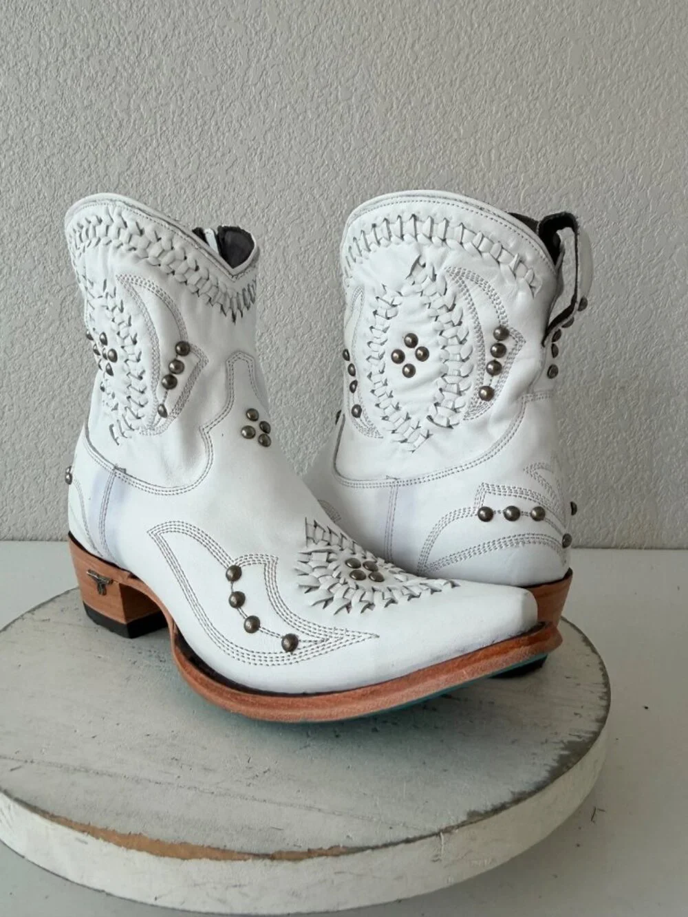 Lane Boots COSSETTE White Cowboy Booties Womens 9.5 Western Snip Toe Short Ankle